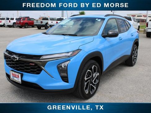 Used 2024 Chevrolet Trax RS w/ Sunroof Package FWD image 1