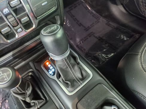 Used 2019 Jeep Wrangler Unlimited Sahara AWD/4WD image 26
