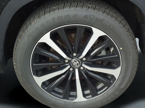 Used 2022 Toyota Highlander XSE AWD/4WD image 9