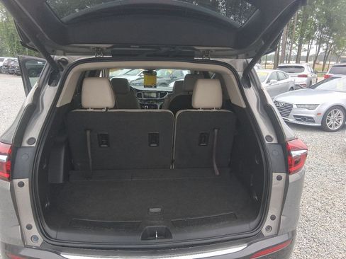 Used 2019 Buick Enclave Essence FWD image 18