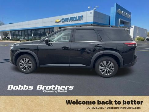 Used 2025 Nissan Pathfinder SV FWD image 4