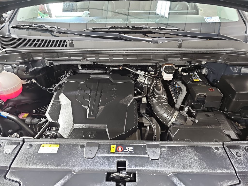 Used 2025 Kia Carnival FWD image 35