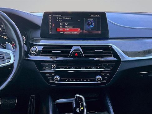 Used 2018 BMW 530i xDrive 530i xDrive image 9