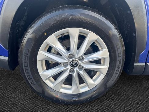 Used 2023 Toyota Corolla Cross LE AWD/4WD image 10