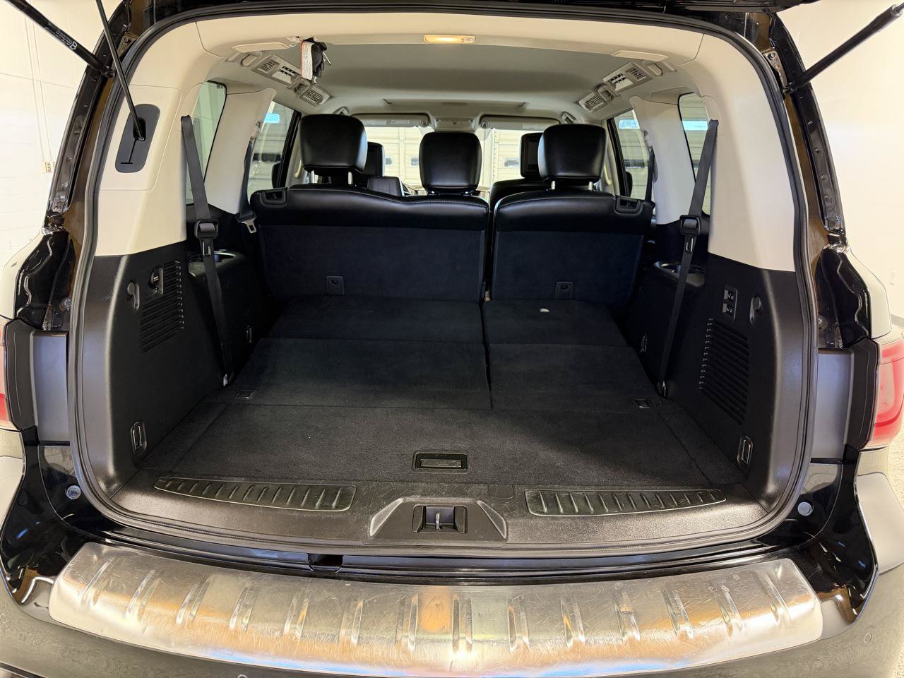 Used 2019 INFINITI QX80 Luxe w/ 22" Wheel Package RWD image 9