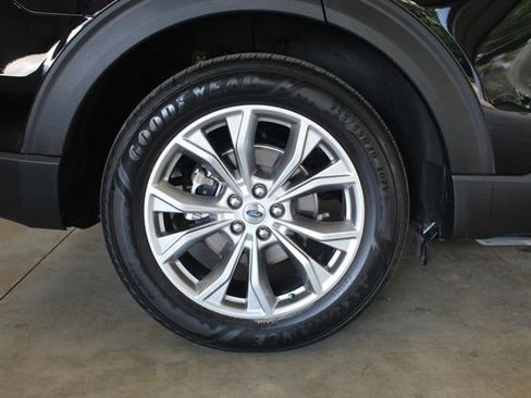 Used 2023 Ford Explorer XLT w/ Equipment Group 202A RWD image 29