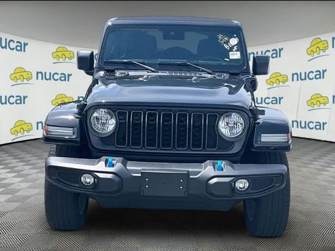 Used 2024 Jeep Wrangler Unlimited w/ Convenience Group AWD/4WD image 2