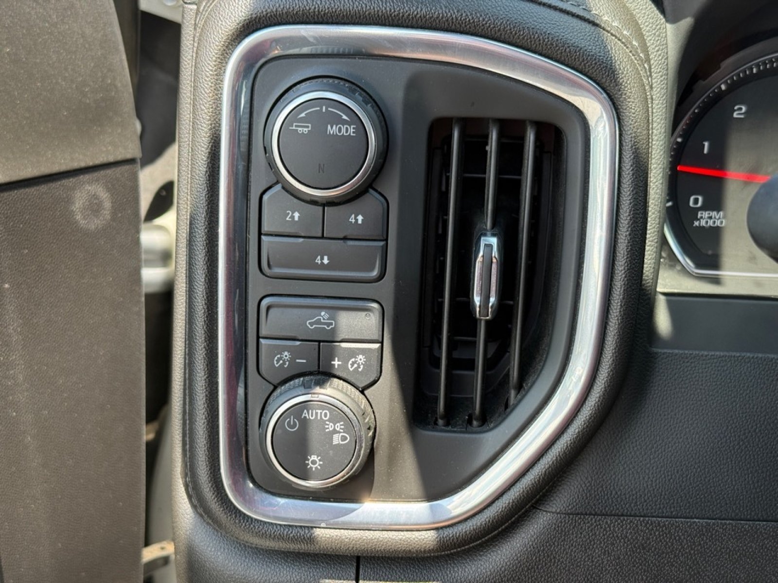 Used 2023 Chevrolet Silverado 3500 LT AWD/4WD image 31