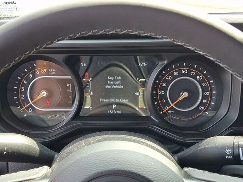 Used 2025 Jeep Gladiator Sport AWD/4WD image 19
