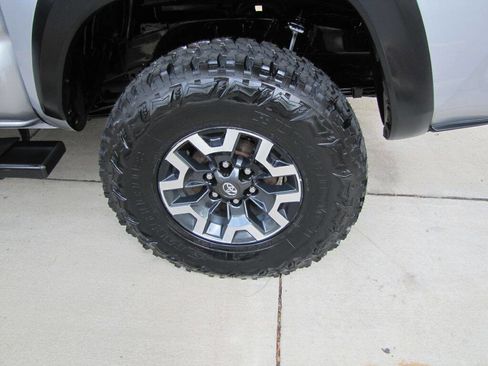 Used 2020 Toyota Tacoma TRD Off-Road RWD image 33