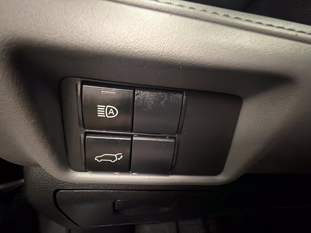 Used 2022 Toyota Highlander XLE AWD/4WD image 19