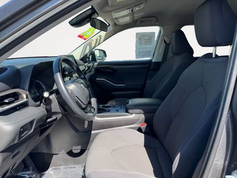Certified 2021 Toyota Highlander LE FWD image 9