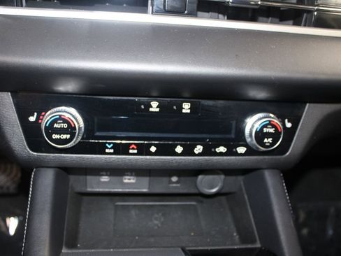 Used 2024 Mitsubishi Outlander SEL image 48