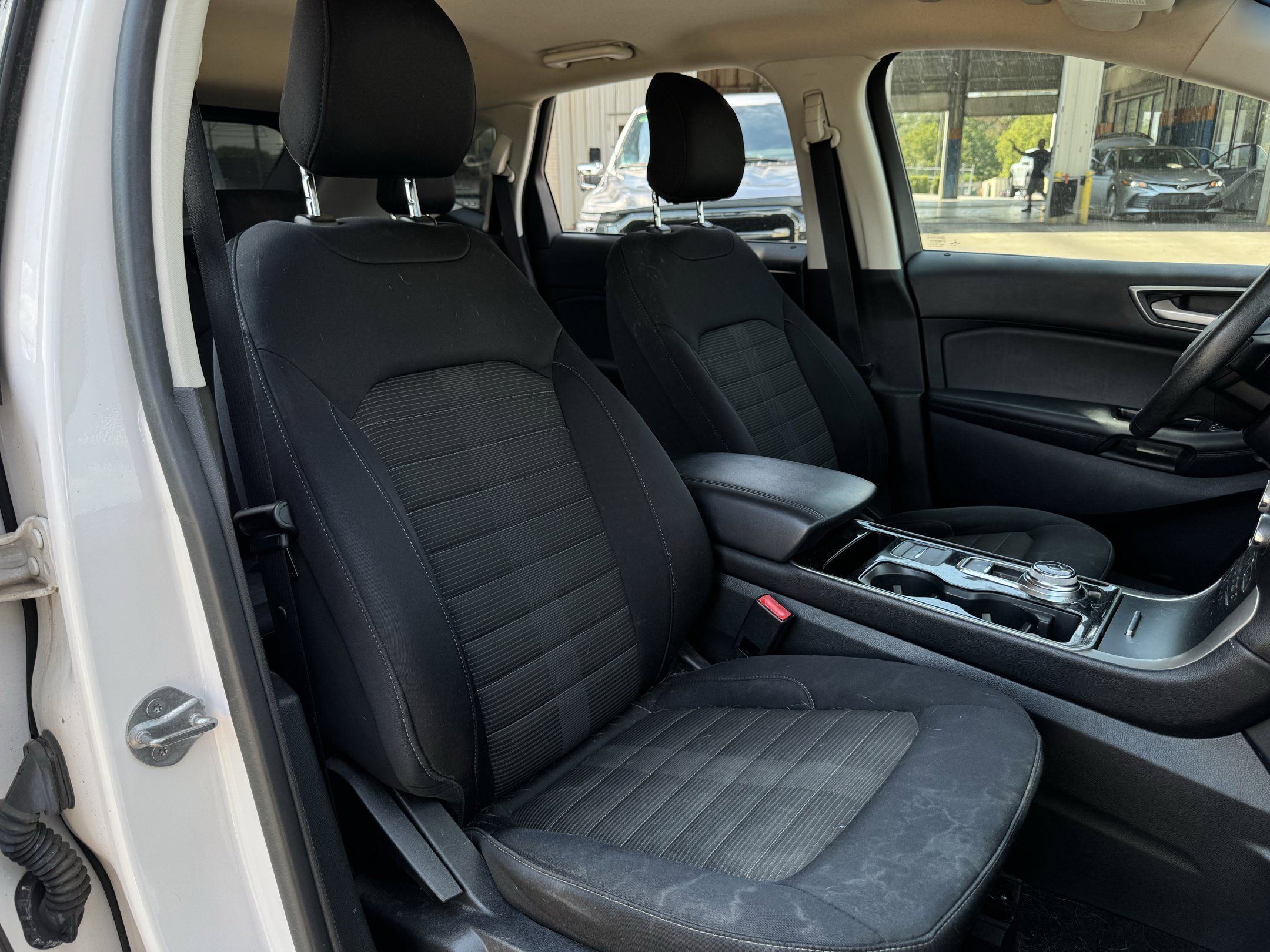 Used 2019 Ford Edge SEL w/ Cold Weather Package AWD/4WD image 28
