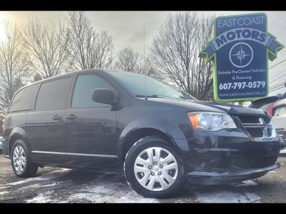 Used 2019 Dodge Grand Caravan SE w/ UConnect Hands-Free Group