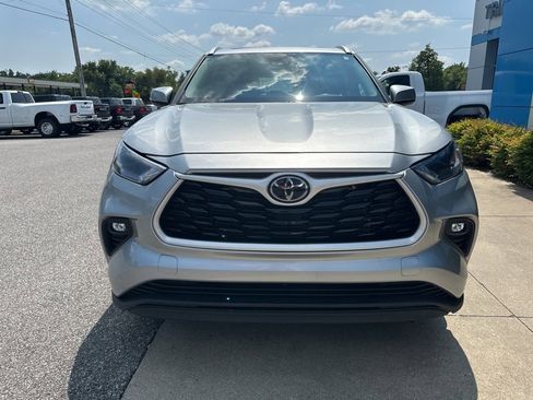 Used 2024 Toyota Highlander XLE image 4