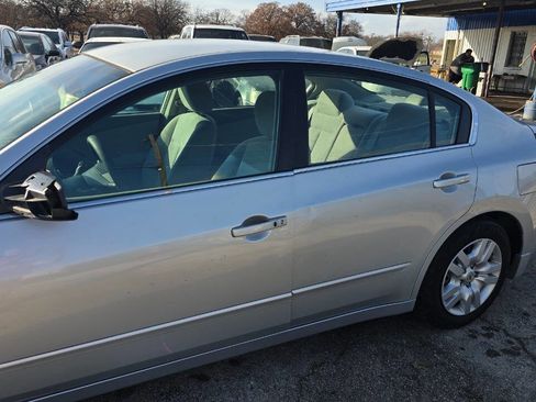 Used 2010 Nissan Altima 2.5 S image 2