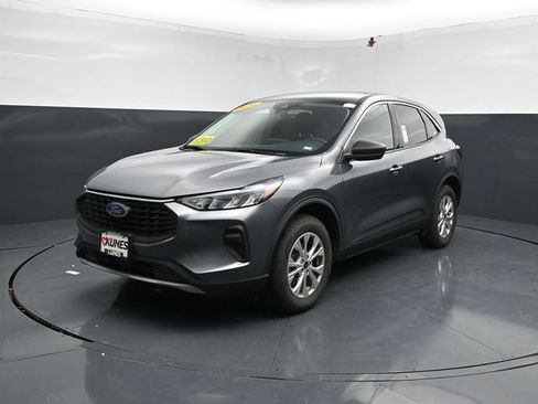 Used 2024 Ford Escape Active AWD/4WD image 4