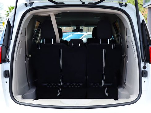 Used 2022 Chrysler Voyager LX FWD image 23