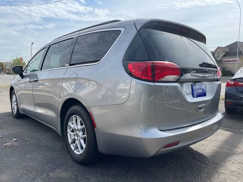 Used 2020 Chrysler Voyager Lxi image 5