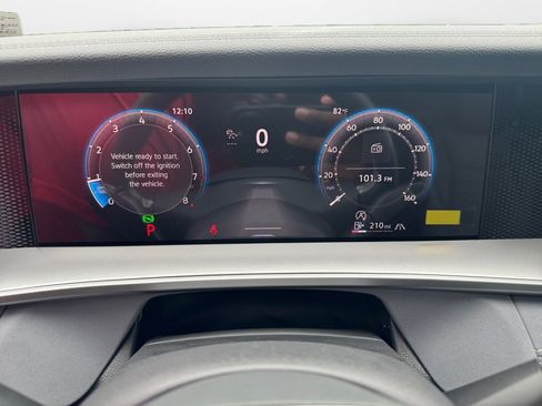 New 2025 Volkswagen Tiguan SE image 11