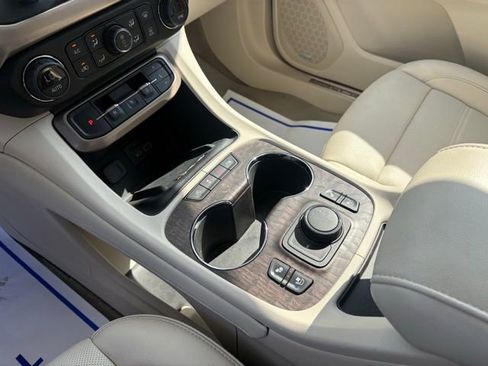 Used 2023 GMC Acadia Denali AWD/4WD image 22