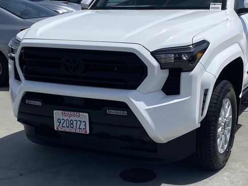 Certified 2024 Toyota Tacoma SR5 AWD/4WD image 7