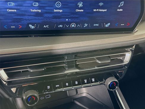 New 2026 Chevrolet Traverse LT image 11