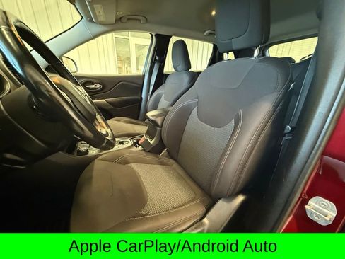 Used 2019 Jeep Cherokee Latitude w/ Cold Weather Group image 10