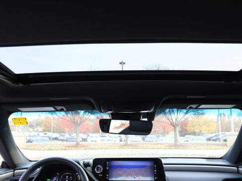 Certified 2022 Lexus ES 300h F Sport image 29