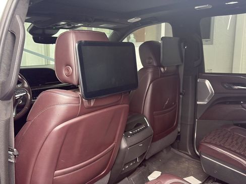 Used 2022 Cadillac Escalade ESV Premium Luxury Platinum w/ Heavy-Duty Trailer Package AWD/4WD image 22