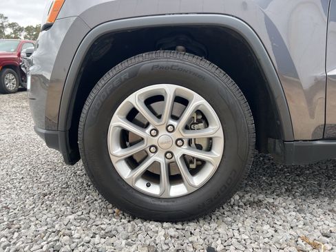 Used 2021 Jeep Grand Cherokee Laredo image 7