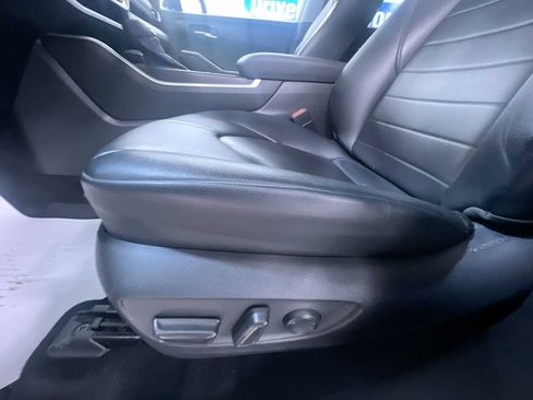 Used 2020 Toyota Highlander XLE image 13