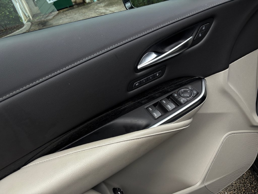 Certified 2023 Cadillac XT4 Premium Luxury FWD image 11