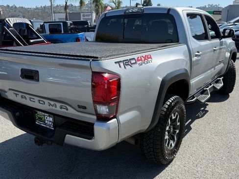Used 2019 Toyota Tacoma TRD Sport AWD/4WD image 11