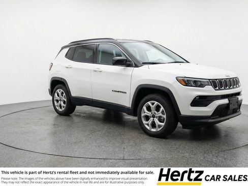 Used 2025 Jeep Compass Latitude AWD/4WD image 1