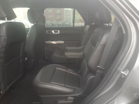 Certified 2022 Ford Explorer XLT w/ Equipment Group 202A image 9