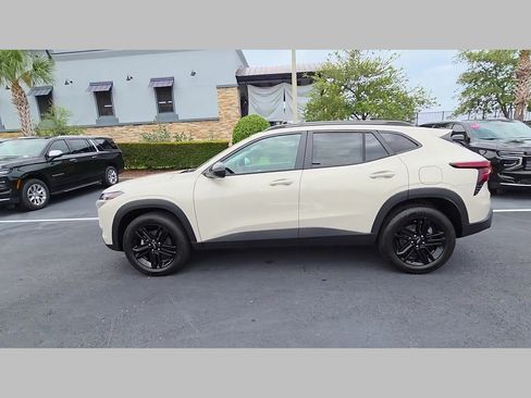 New 2026 Chevrolet Trax ACTIV w/ Sunroof Package FWD image 21