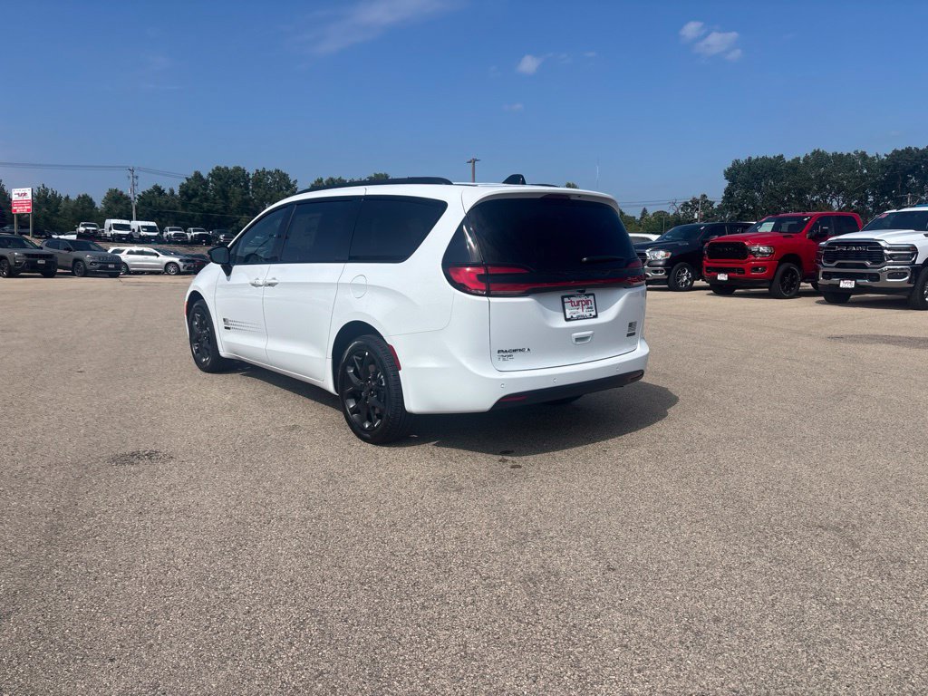 New 2027 Chrysler Pacifica Select AWD/4WD image 3