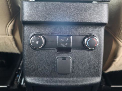 Used 2017 Ford Explorer XLT image 43