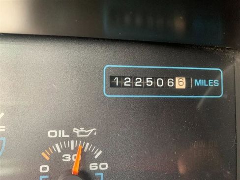 Used 1992 Oldsmobile Custom Cruiser image 16