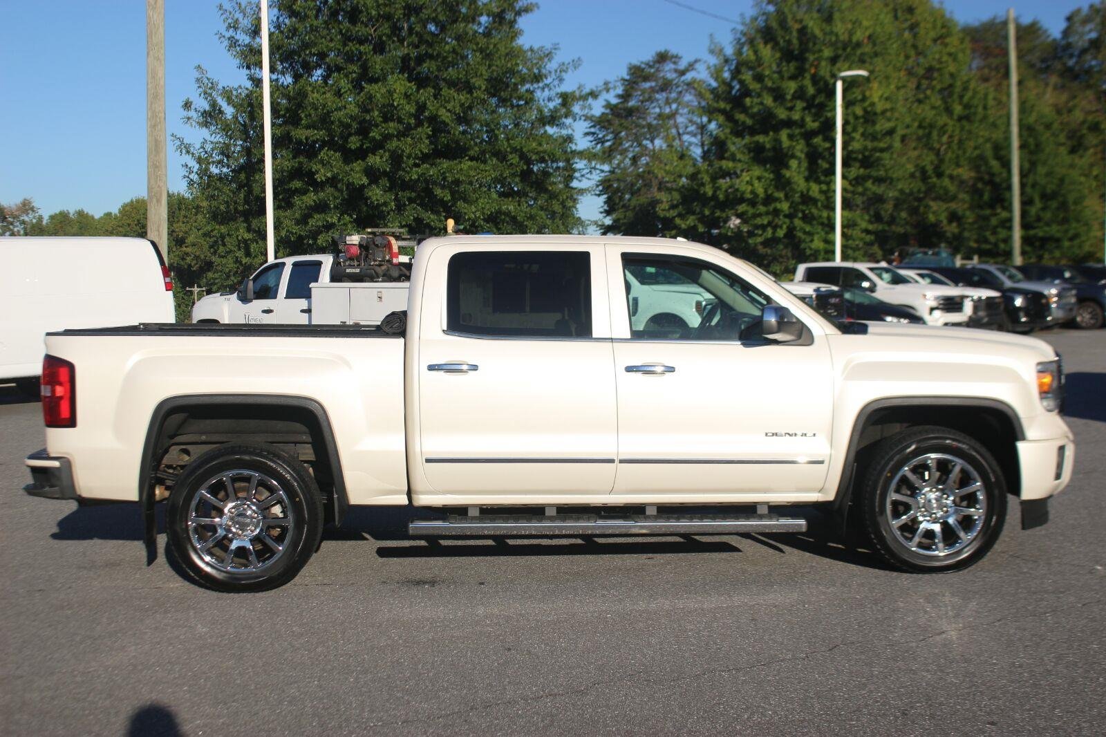 Used 2015 GMC Sierra 1500 Denali w/ Driver Alert Package AWD/4WD image 8