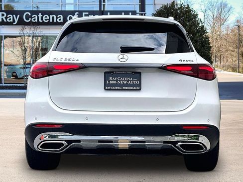 Used 2025 Mercedes-Benz GLC 350e 4MATIC image 4