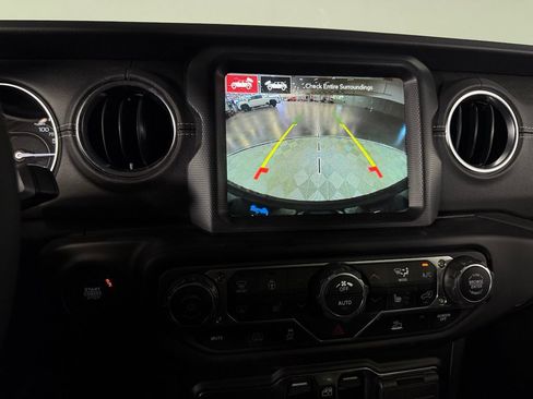 Used 2023 Jeep Wrangler Unlimited Sahara w/ Cold Weather Group AWD/4WD image 18