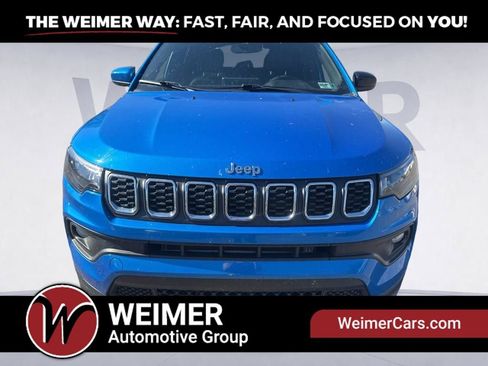 Used 2024 Jeep Compass Latitude AWD/4WD image 2