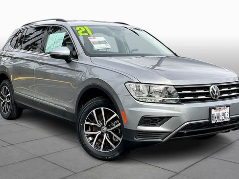 Used 2021 Volkswagen Tiguan SE image 2