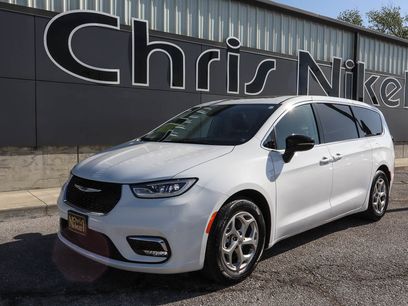 Used 2024 Chrysler Pacifica Limited
