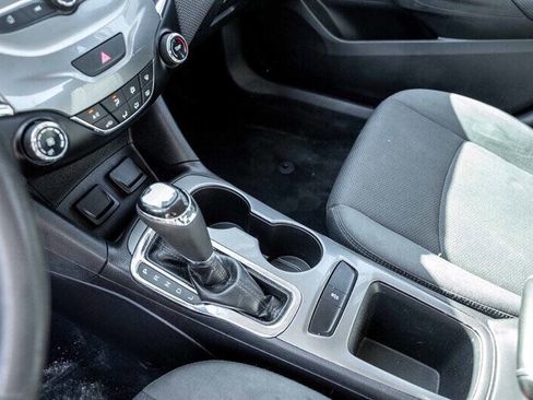 Used 2017 Chevrolet Cruze LT image 14