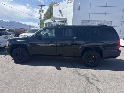 Used 2009 Chevrolet Suburban LT AWD/4WD image 8