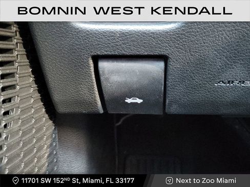 Used 2025 Jeep Grand Cherokee Limited w/ Black Appearance Package image 27